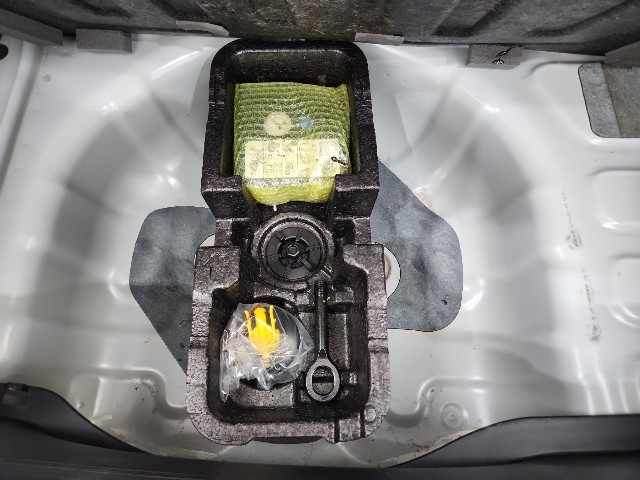 lotterental_101347946_56GIf_7.jpg