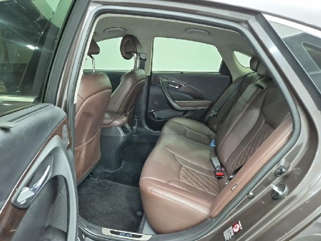 6071000182R12.jpg