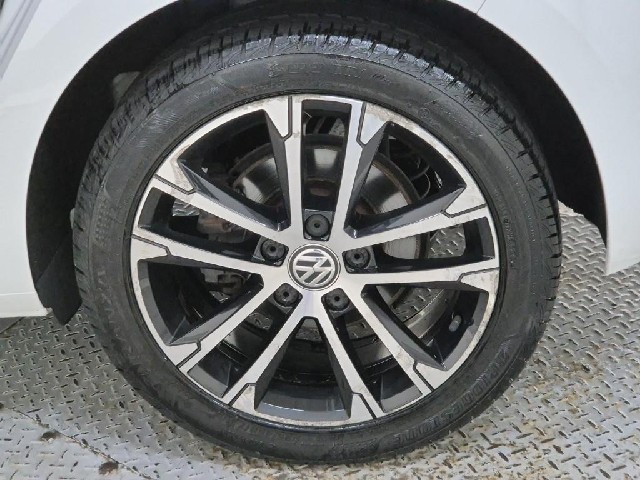 6081000499R20.jpg