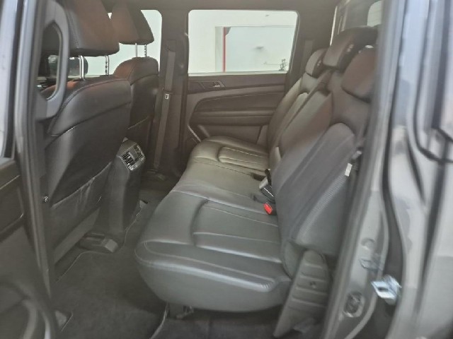 6071501915R12.jpg