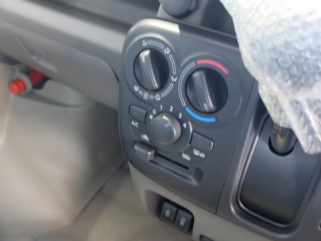 0705992A30251206W00116.jpg