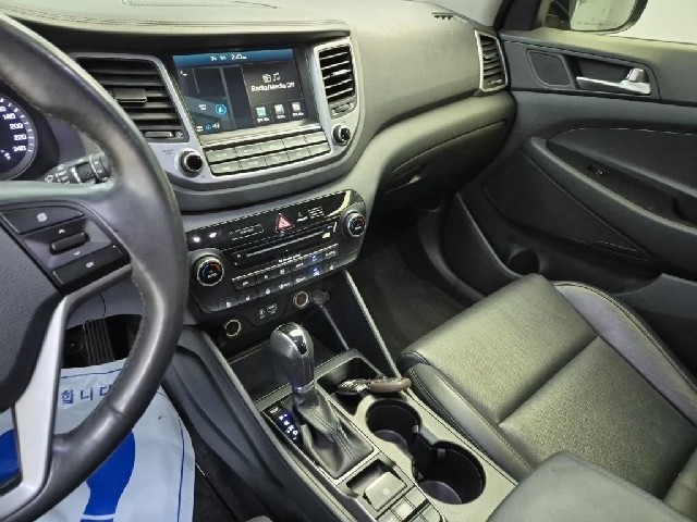 6071000235R10.jpg