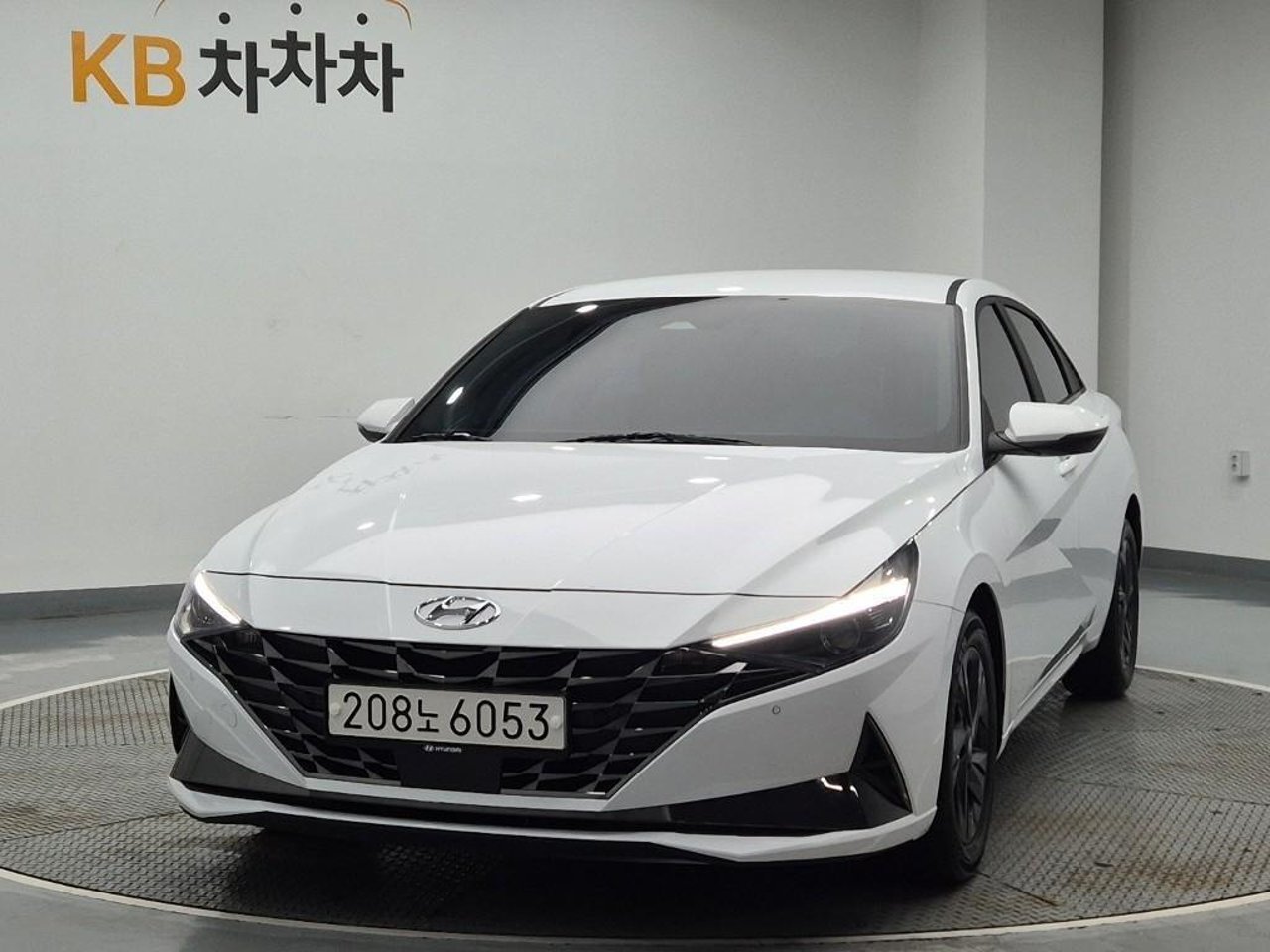 2022 Hyundai Avante, photo 1 of 1
