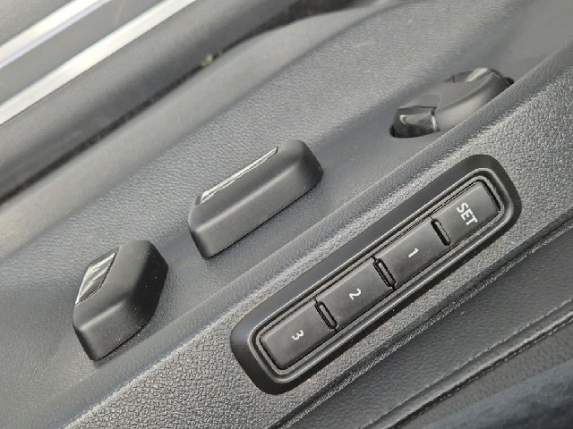 6081500301R17.jpg