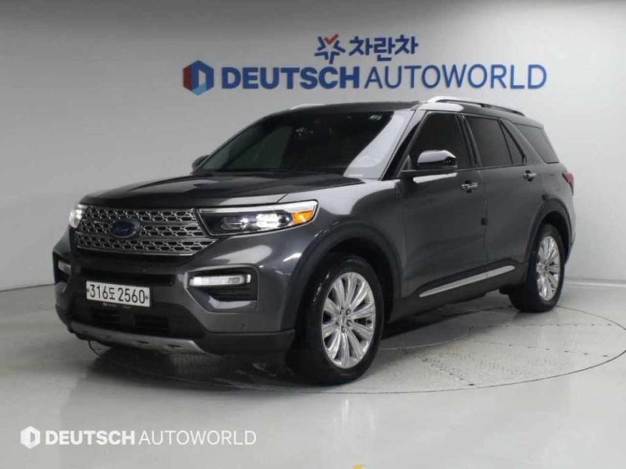 2020 Ford Explorer, photo 1 of 1