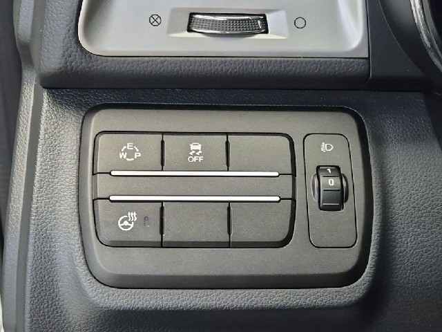 6081000120R17.jpg