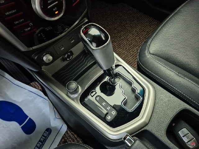 6081000120R8.jpg
