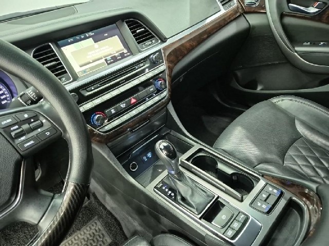 6071000240R10.jpg