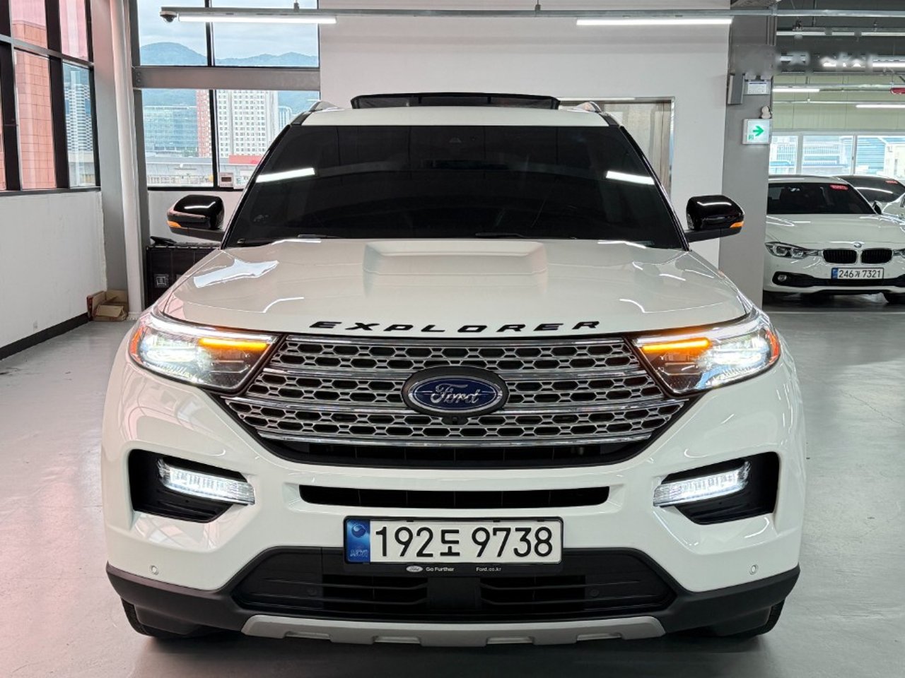 2021 Ford Explorer, photo 1 of 1