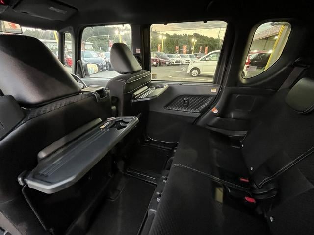 0506924A30251028W00115.jpg