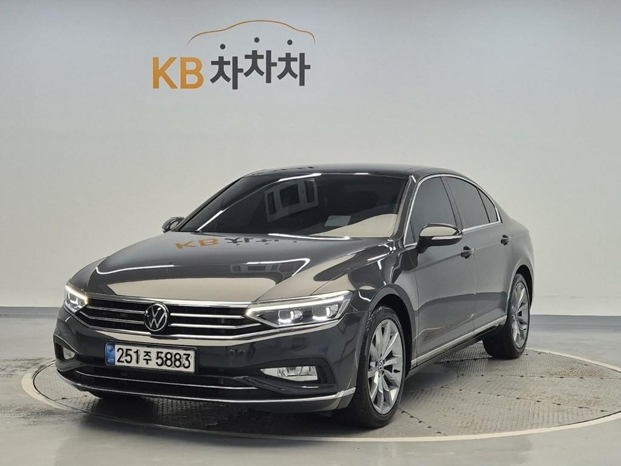 2021 Volkswagen Passat, photo 1 of 1