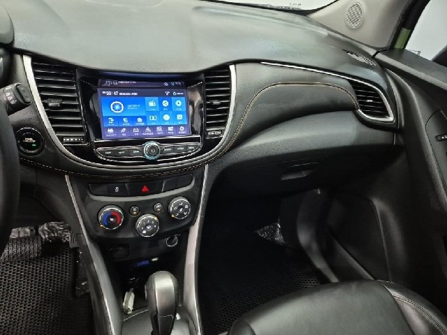 6081000650R10.jpg