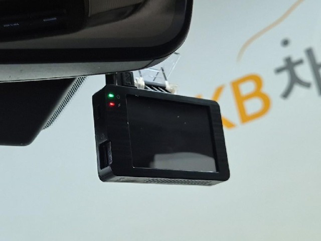 6081000655R16.jpg