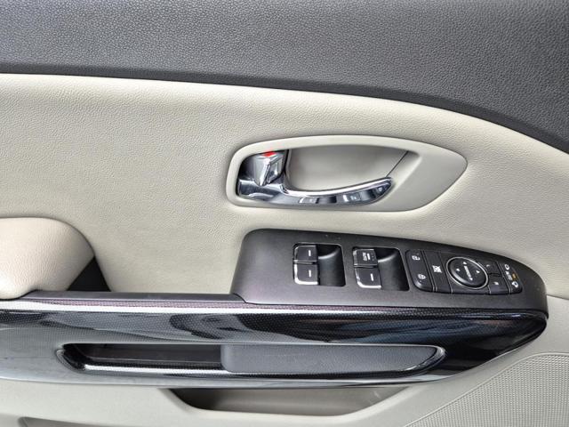 4061000777R16.jpg