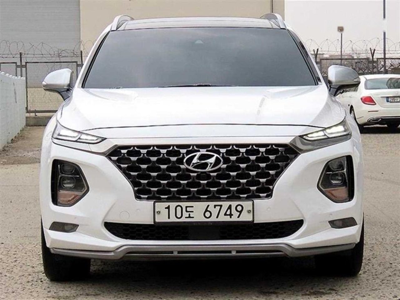2019 Hyundai Santa, photo 1 of 1