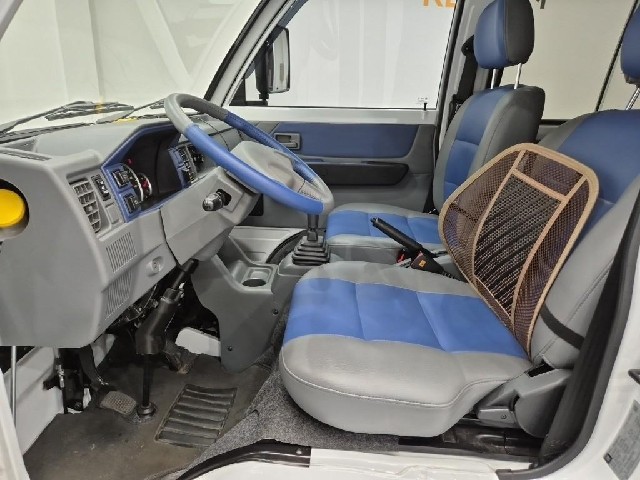 6081000215R10.jpg