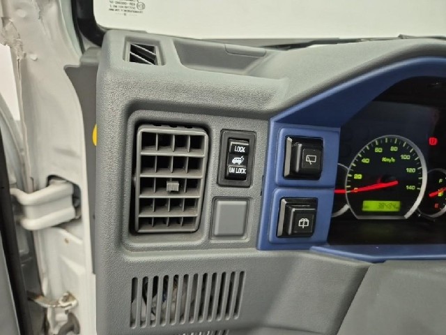 6081000215R14.jpg