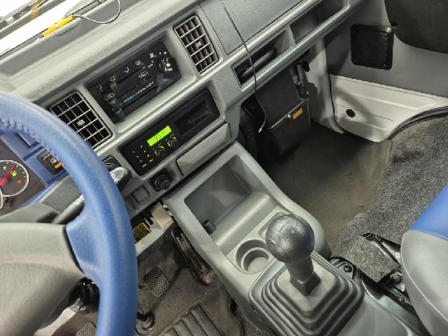 6081000215R9.jpg