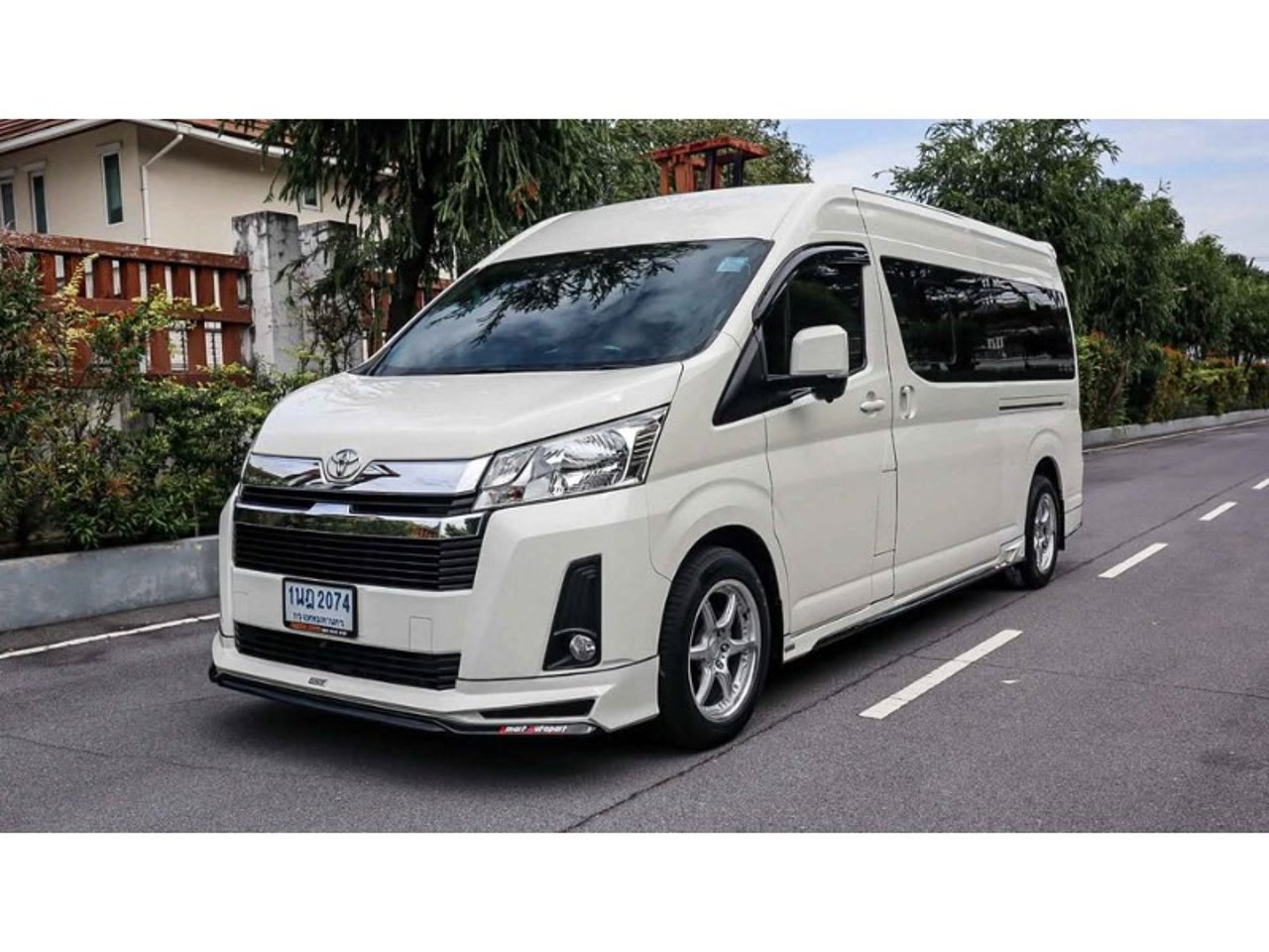 2024 Toyota Hiace, photo 1 of 1
