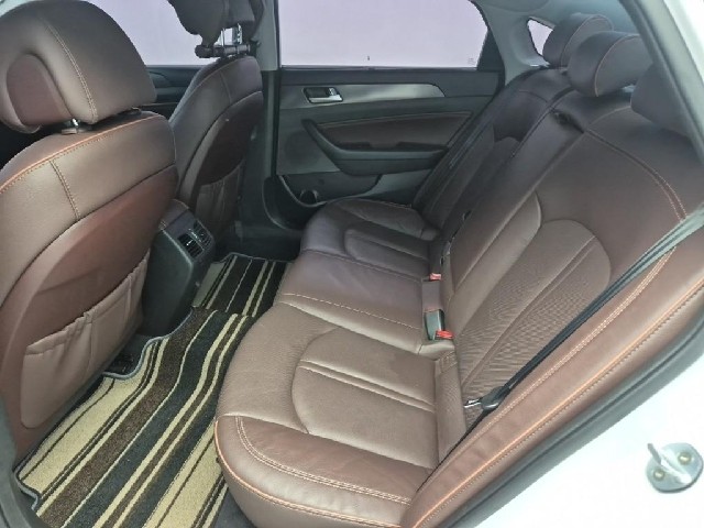 6081501806R12.jpg