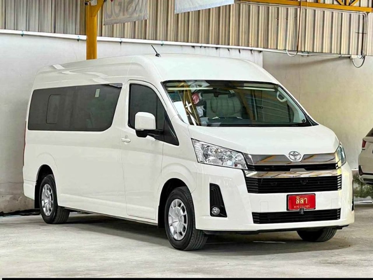 2024 Toyota Hiace, photo 1 of 1