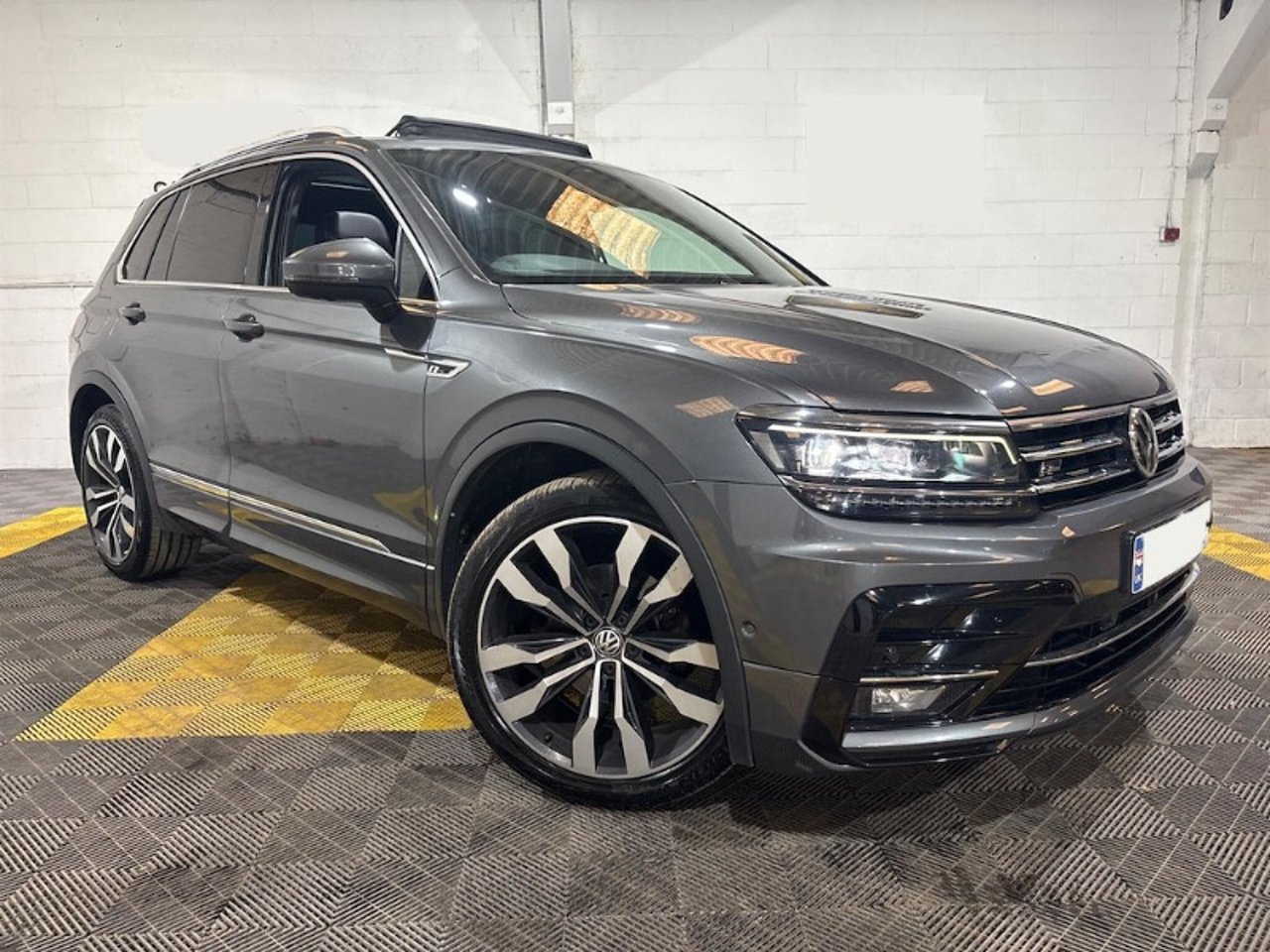 2019 Volkswagen Tiguan, photo 1 of 1