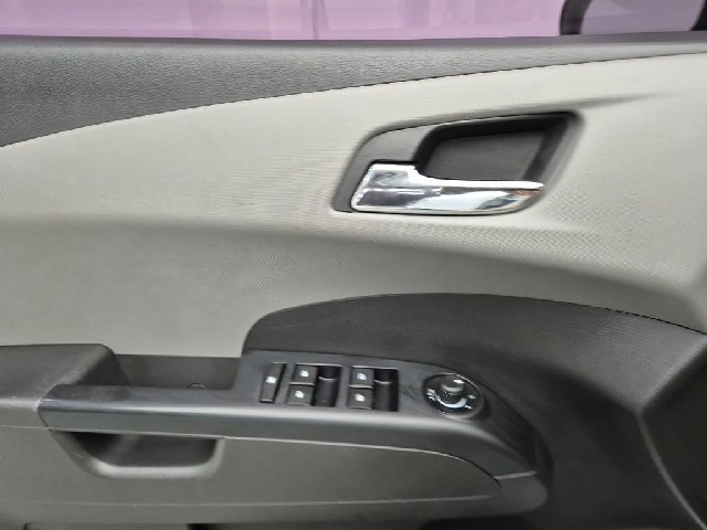 6061501787R17.jpg