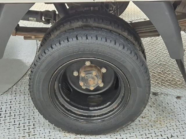 6081500044R17.jpg