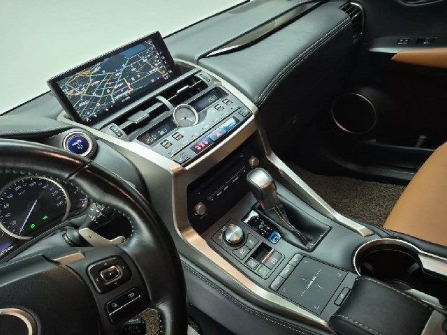 6071000784R10.jpg