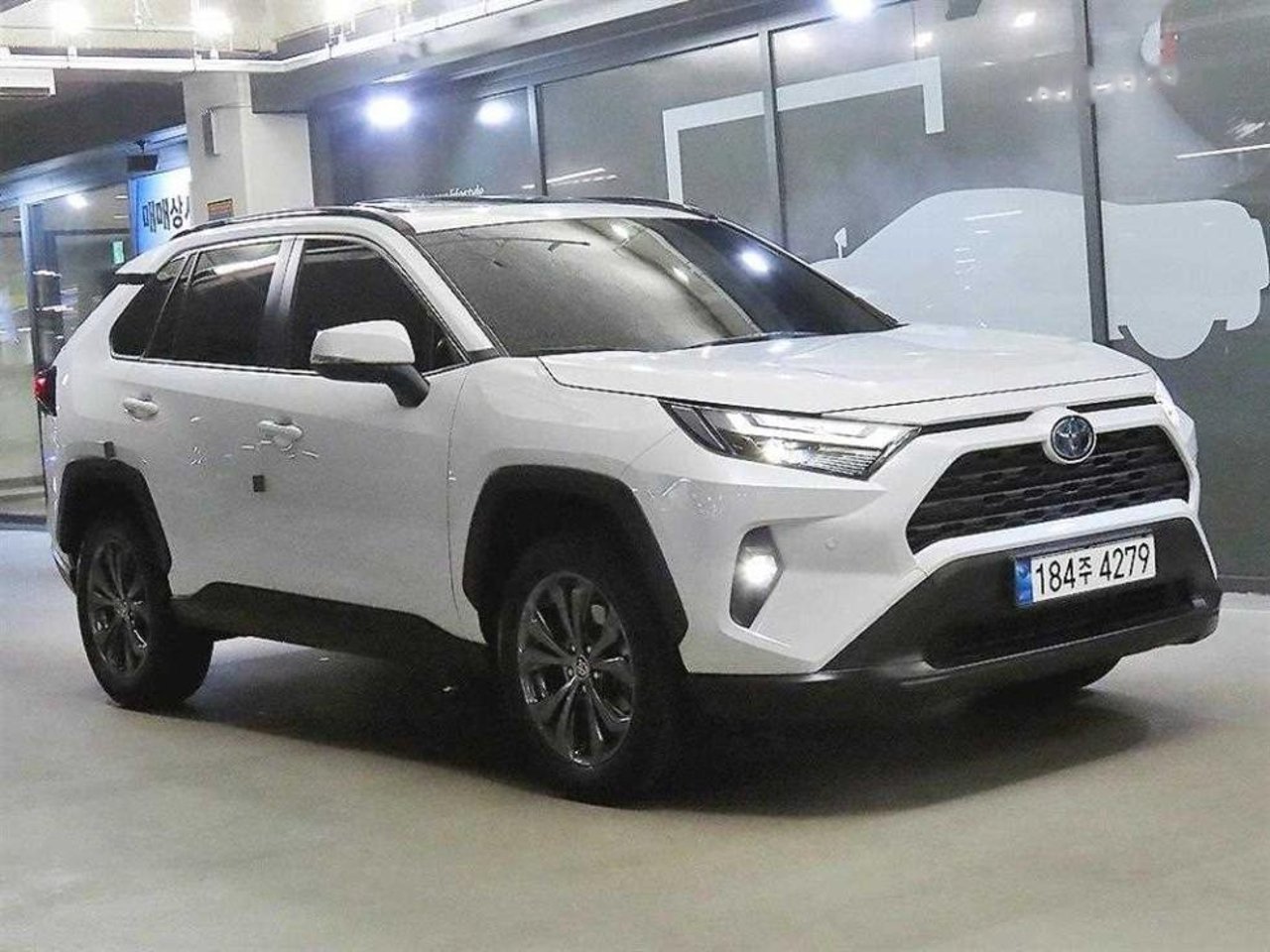 2024 Toyota Rav4, photo 1 of 1
