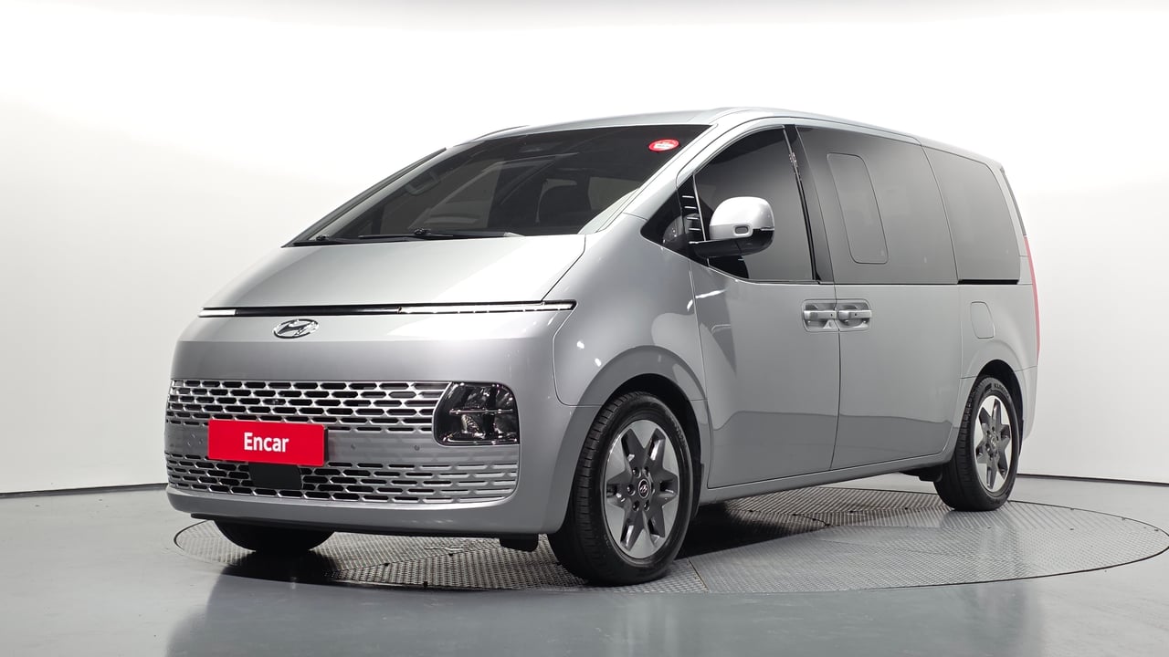 2022 Hyundai Staria, photo 1 of 1