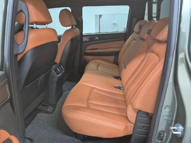 6081501767R12.jpg