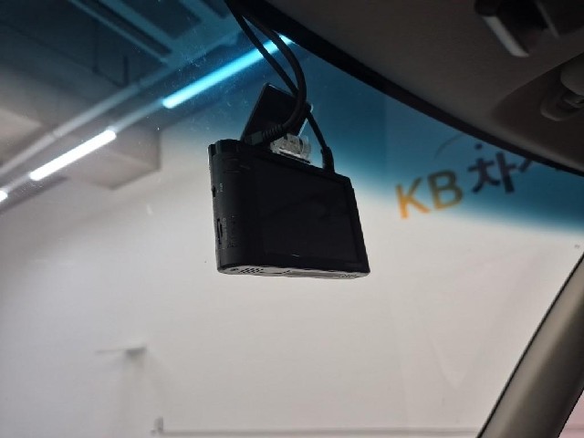 6091501879R14.jpg