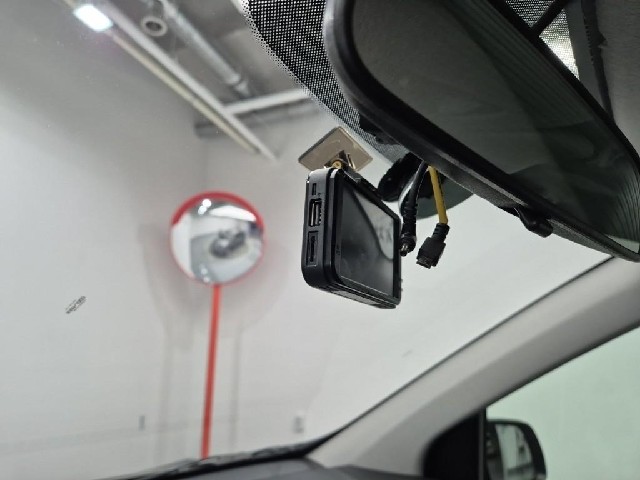 6091001592R15.jpg