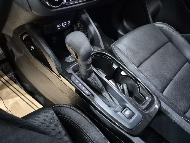 6081001067R8.jpg