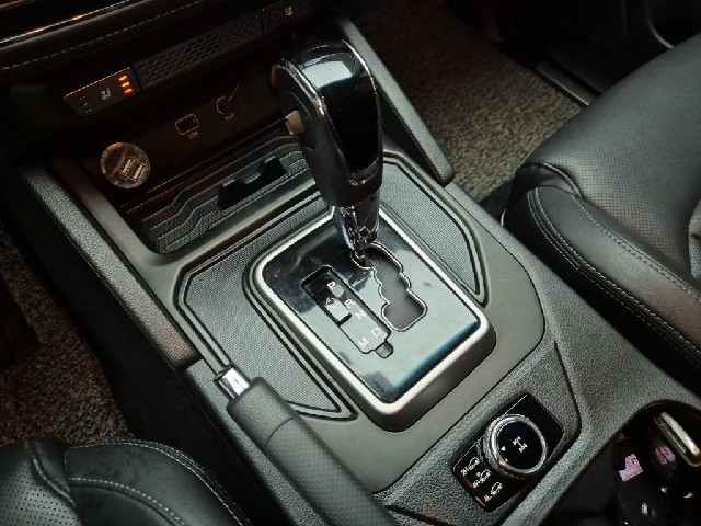 6011002842R8.jpg