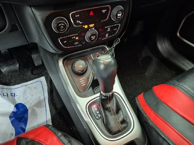 6091001558R8.jpg
