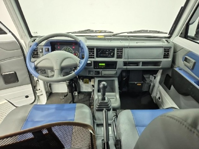6081000215R6.jpg