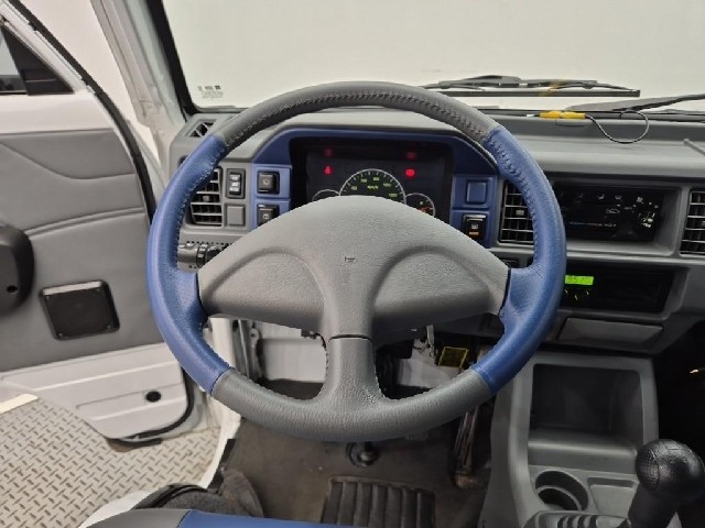 6081000215R8.jpg