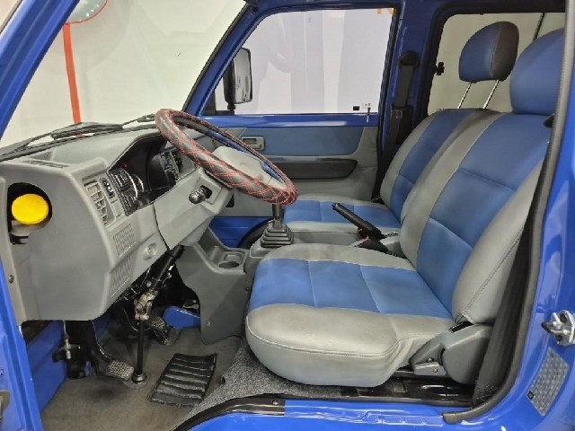 6081000159R10.jpg