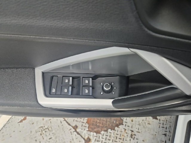 6081500594R19.jpg