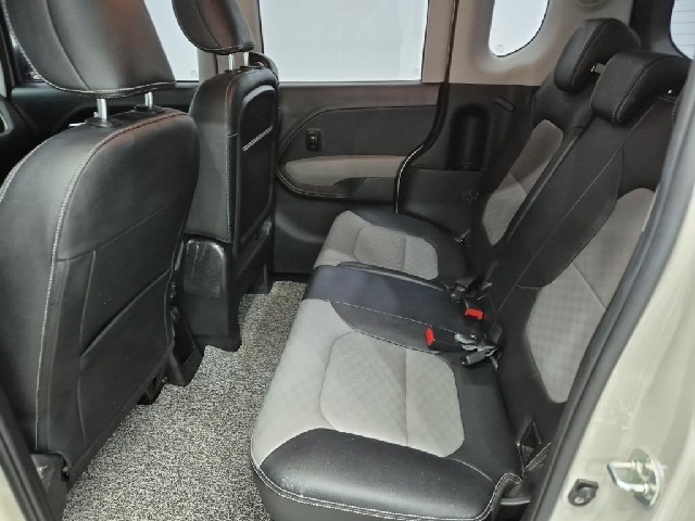 6061000743R12.jpg