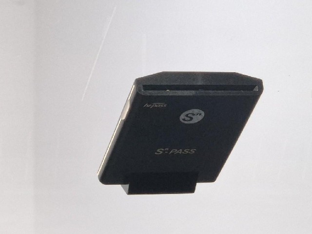 6051501767R17.jpg