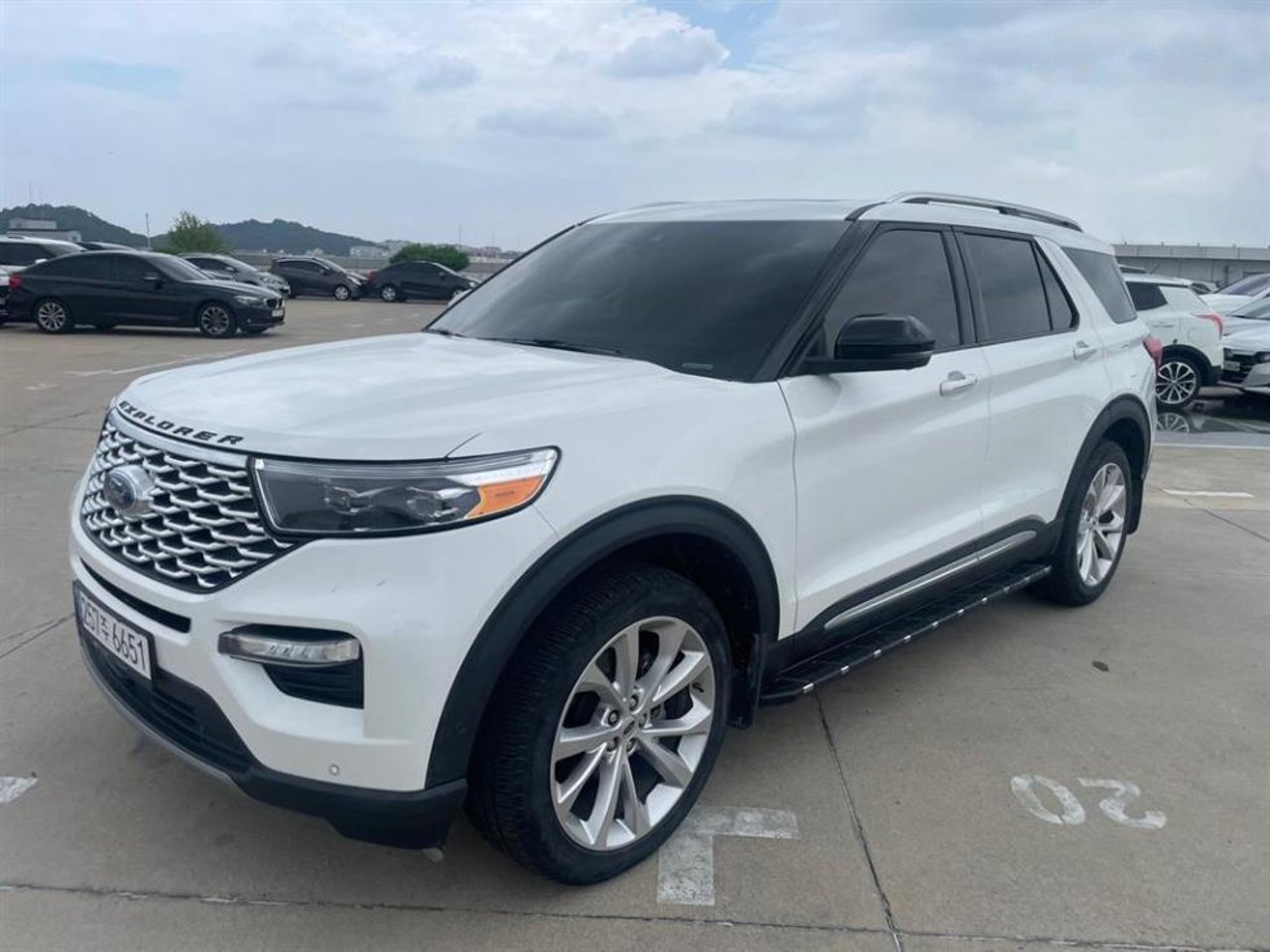 2022 Ford Explorer, photo 1 of 1