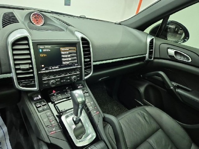 6081000737R10.jpg