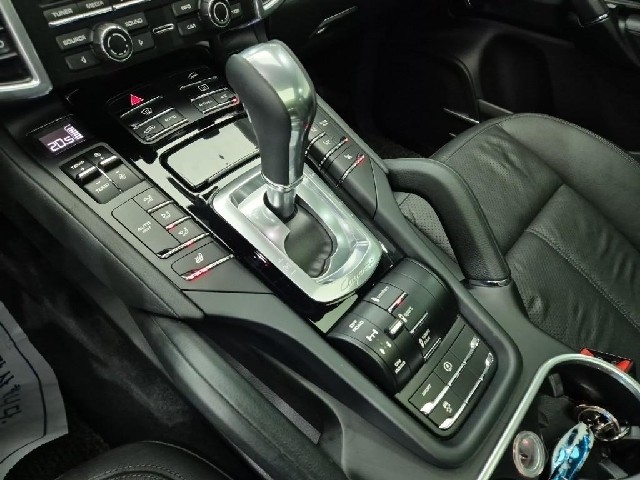 6081000737R8.jpg