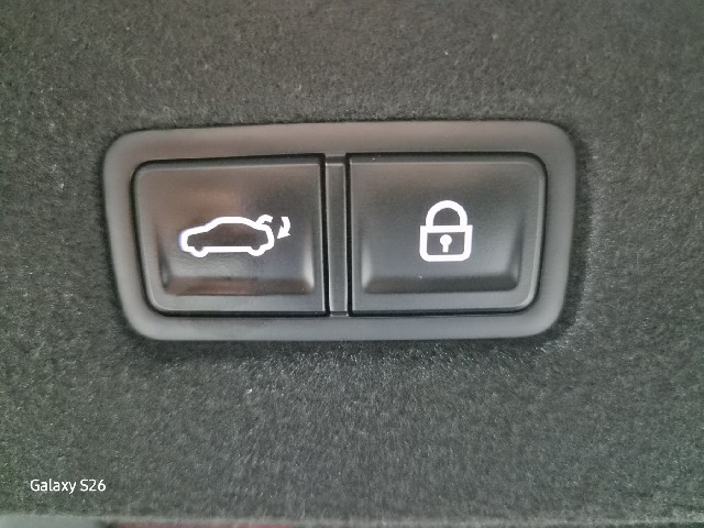 691831a5b8cc44edb7f140055d77d671.jpeg