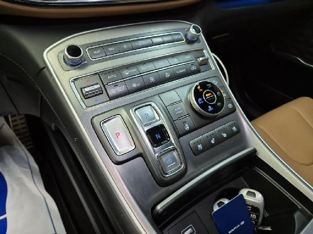 6011000808R8.jpg