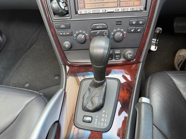 0700378A30260127W00113.jpg
