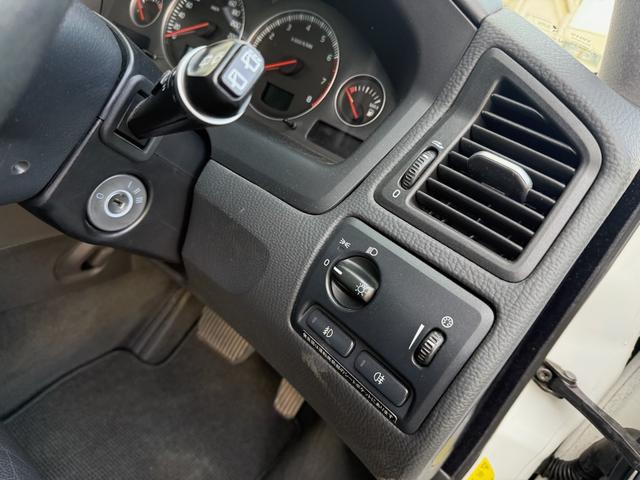 0700378A30260127W00114.jpg